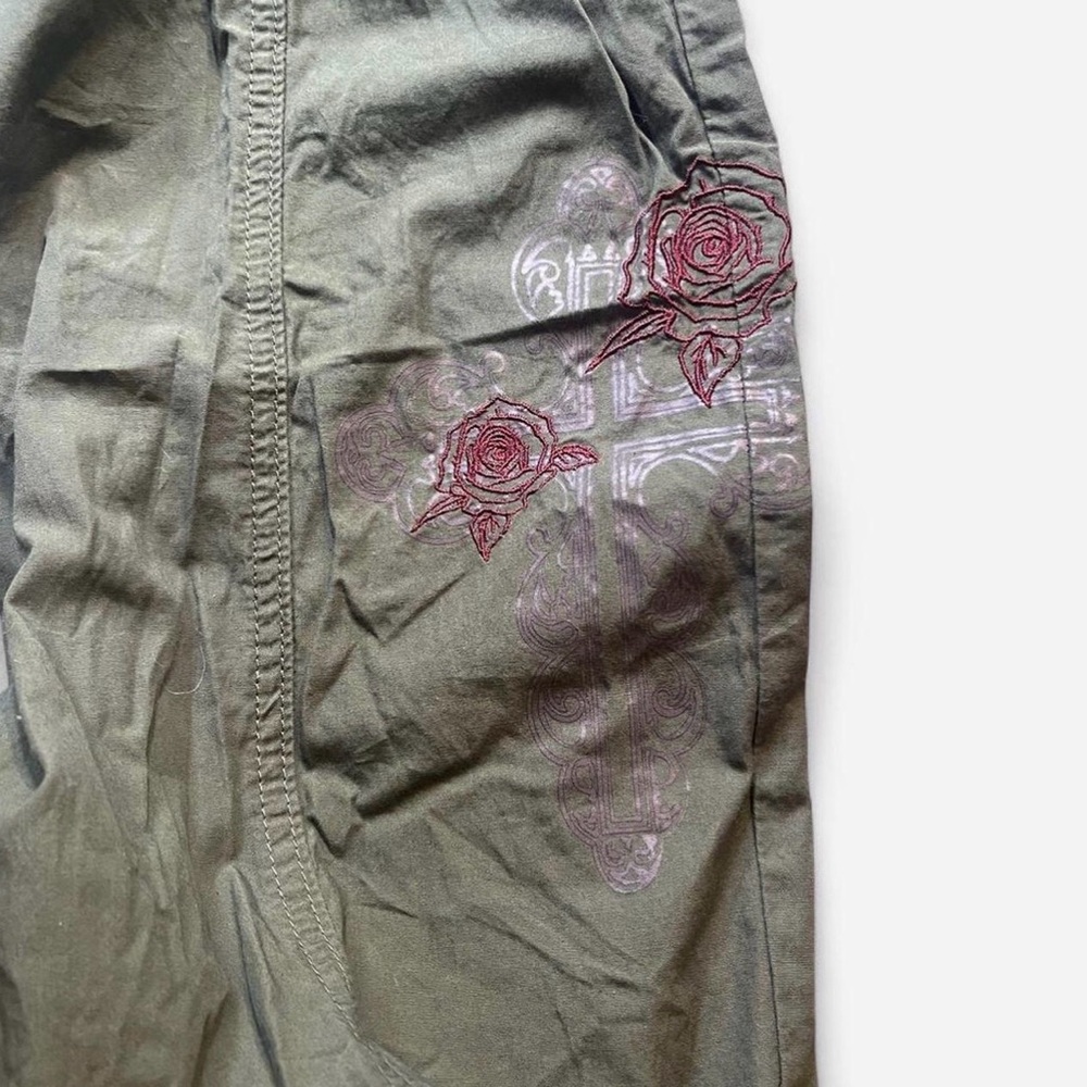Hot Topic Y2K inspired Army Green Cargos w/ Skull Rose Cross Graphic Sz 9 - Picture 6 of 7